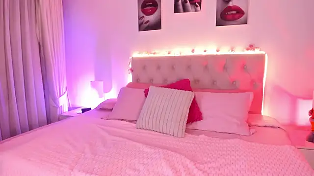 Charlotte rider  online show from December 19, 2025, 3:24 am