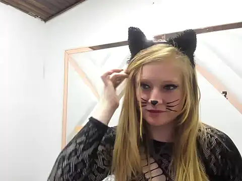 Snapshot of AliceCat_02 chatting on December 21, 2025, 10:06 pm AliceCat 02 online show from December 21, 2025, 10:06 pm