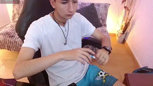 AngelRonson  online show from December 1, 2025, 9:53 pm