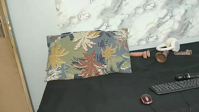 SexyZuluBarbie online show from May 27, 2026, 6:05 pm