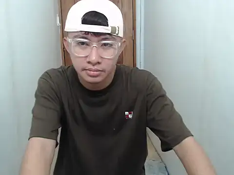 asiantwink0000 online show from January 13, 2026, 8:36 pm