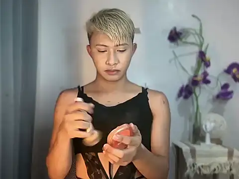 asiantwink0000 online show from May 6, 2026, 5:35 am