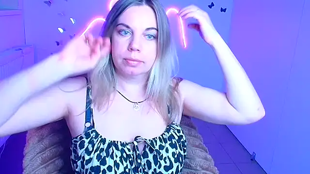 Amanda Swannn online show from April 28, 2026, 11:48 am