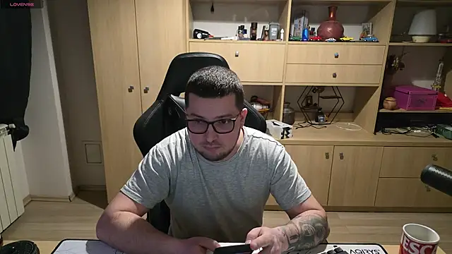 kevinnlovelly online show from March 12, 2026, 8:59 pm