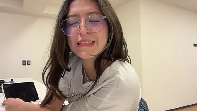 Alicatcua  online show from June 23, 2026, 1:58 am