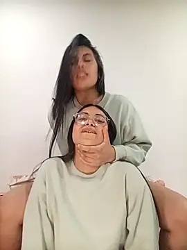 Snapshot of Violett__Rose chatting on December 3, 2025, 2:08 am Violett Rose online show from December 3, 2025, 2:08 am