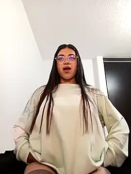 Snapshot of Violett__Rose chatting on December 17, 2025, 12:22 pm Violett Rose online show from December 17, 2025, 12:22 pm