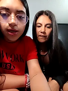 Snapshot of Violett__Rose chatting on December 20, 2025, 2:18 am Violett Rose online show from December 20, 2025, 2:18 am