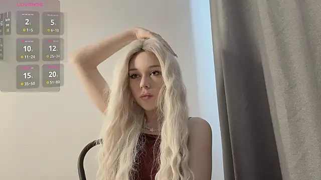 ElyaMur online show from February 9, 2026, 1:04 pm