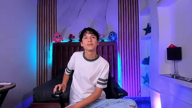 SthepanodiMonaco online show from January 8, 2026, 7:27 pm