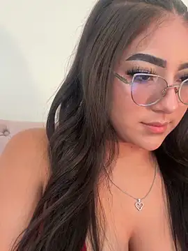 Snapshot of Dafne_se chatting on April 12, 2026, 7:19 pm Dafne se online show from April 12, 2026, 7:19 pm