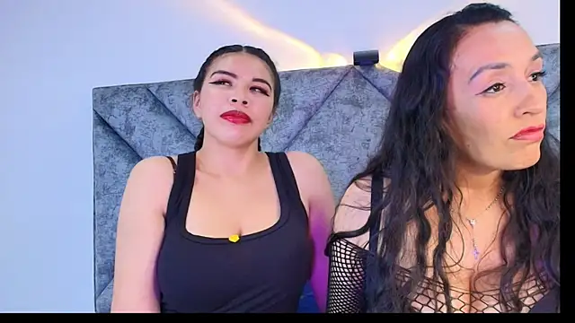 Nahomi rous777 online show from November 28, 2025, 7:49 pm