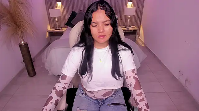 Snapshot of Allyson_brown_ chatting on December 21, 2025, 11:39 am Allyson brown online show from December 21, 2025, 11:39 am