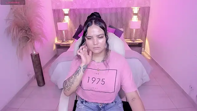 Snapshot of Allyson_brown_ chatting on December 22, 2025, 7:44 pm Allyson brown online show from December 22, 2025, 7:44 pm