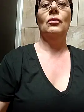 Snapshot of Mona_The_MILF chatting on July 1, 2026, 6:15 am Mona The MILF online show from July 1, 2026, 6:15 am