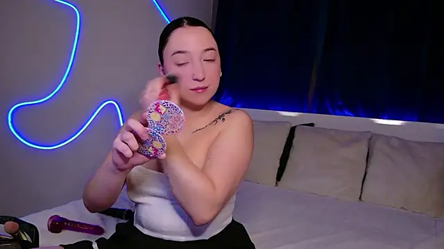 AVA MAXX online show from December 1, 2025, 5:45 am