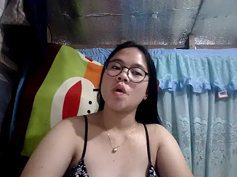 xxdreamgirl69 online show from May 3, 2026, 10:05 pm