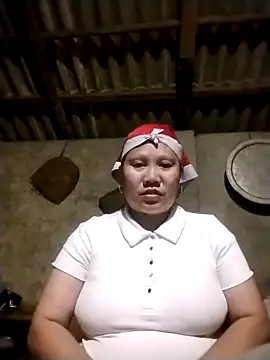 Snapshot of LeoPet2x chatting on February 24, 2026, 5:55 pm LeoPet2x online show from February 24, 2026, 5:55 pm