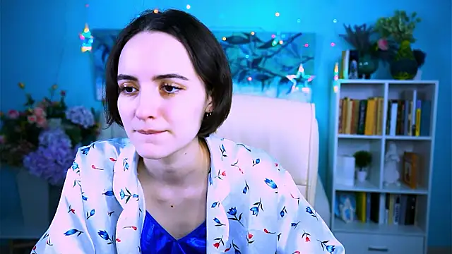 Snapshot of KateWillows chatting on February 12, 2026, 4:07 am KateWillows online show from February 12, 2026, 4:07 am