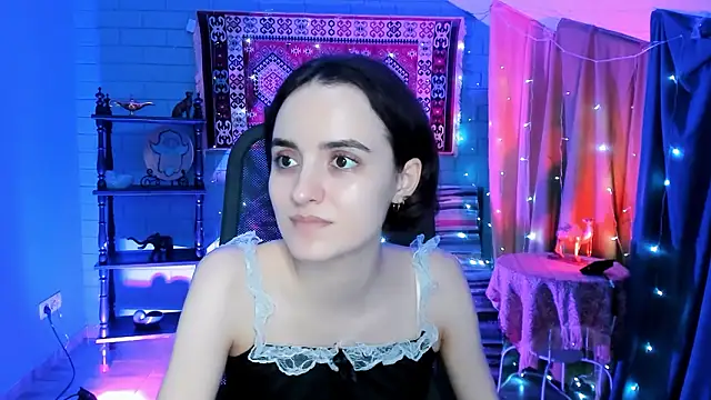 Snapshot of KateWillows chatting on March 13, 2026, 7:04 am KateWillows online show from March 13, 2026, 7:04 am