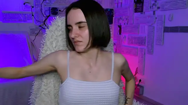 KateWillows online show from April 25, 2026, 4:48 am