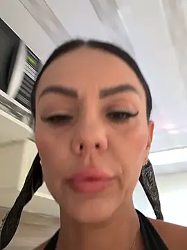 Snapshot of SofhiaTaylor chatting on December 14, 2025, 2:55 pm SofhiaTaylor online show from December 14, 2025, 2:55 pm