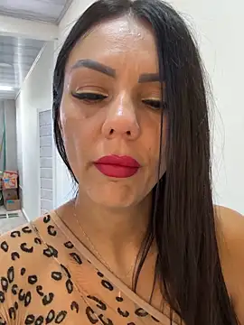 Snapshot of SofhiaTaylor chatting on December 15, 2025, 2:54 pm SofhiaTaylor online show from December 15, 2025, 2:54 pm