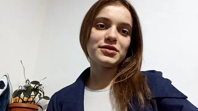 MildredVillareal online show from December 17, 2025, 4:13 pm