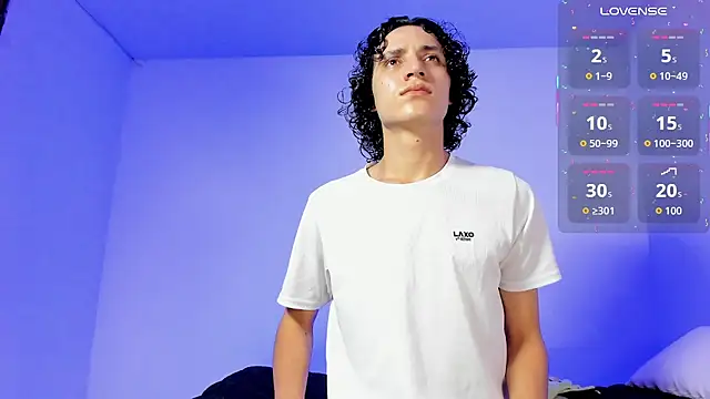 Esteban2  online show from February 4, 2026, 6:25 pm