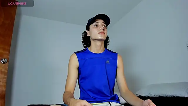 Esteban2  online show from February 5, 2026, 7:18 pm