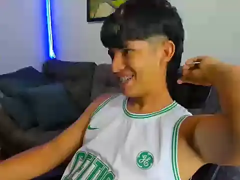 Mikke18 online show from December 23, 2025, 3:37 am