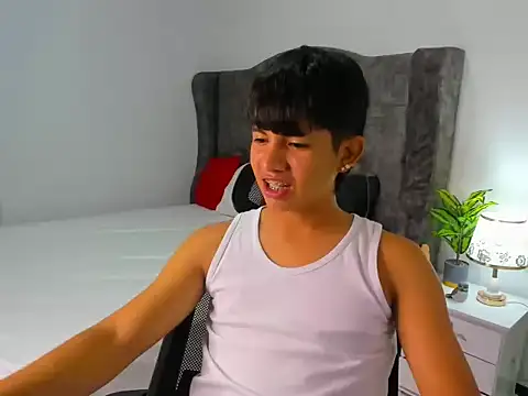 Mikke18 online show from January 13, 2026, 2:06 am