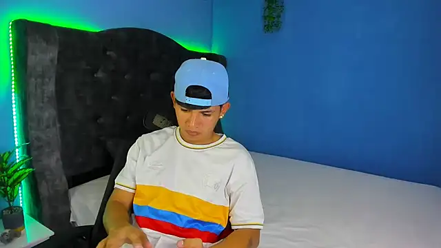 Mikke18 online show from February 17, 2026, 8:26 pm