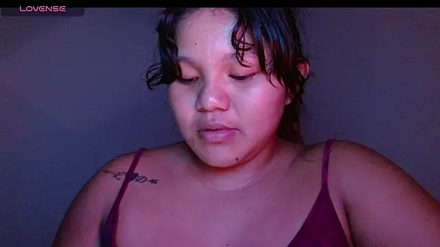 Yourgirl-thaly20 online show from December 1, 2025, 6:29 am