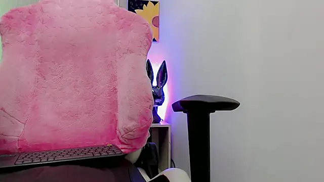 Mishell hot  online show from February 1, 2026, 7:45 pm