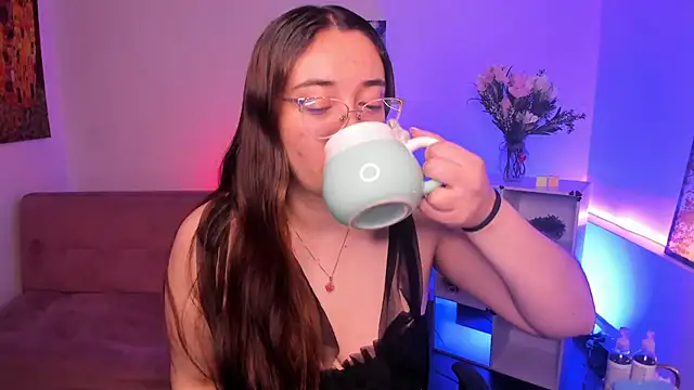 SwettieSammy online show from June 14, 2026, 1:13 pm