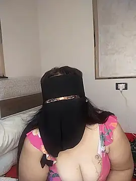 Snapshot of lolotheone chatting on February 9, 2026, 11:20 pm lolotheone online show from February 9, 2026, 11:20 pm