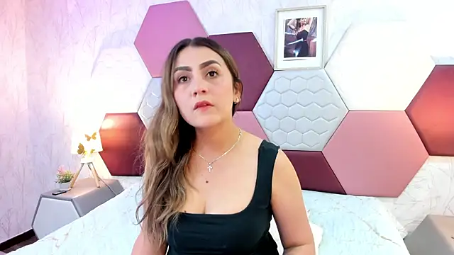 AriaRous online show from April 25, 2026, 6:05 pm
