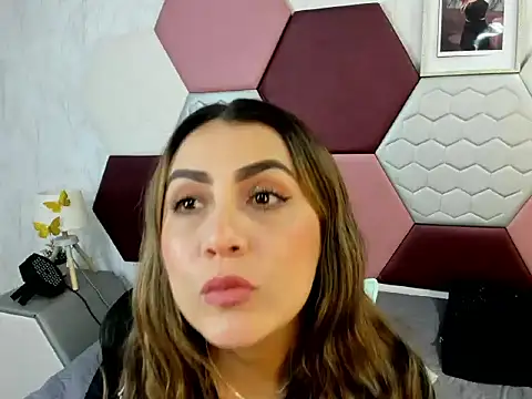 AriaRous online show from May 5, 2026, 3:42 pm