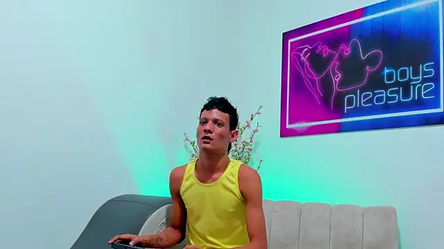 Snapshot of Peter_boys_1 chatting on December 18, 2025, 5:02 am Peter boys 1 online show from December 18, 2025, 5:02 am