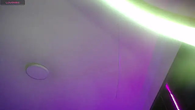  Emmaa x online show from December 18, 2025, 2:06 am