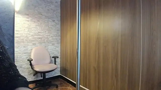  Emmaa x online show from December 19, 2025, 4:19 am