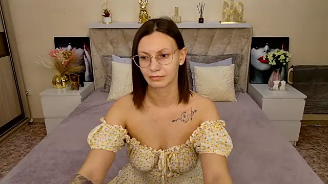 EstherPeachX online show from December 14, 2025, 11:53 pm