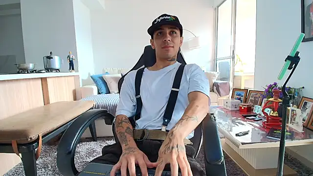 Snapshot of liorvante chatting on February 16, 2026, 3:08 pm liorvante online show from February 16, 2026, 3:08 pm