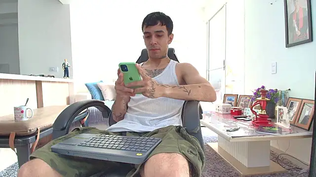 Snapshot of liorvante chatting on February 17, 2026, 2:46 pm liorvante online show from February 17, 2026, 2:46 pm