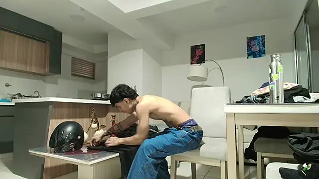 Snapshot of liorvante chatting on April 8, 2026, 2:11 am liorvante online show from April 8, 2026, 2:11 am