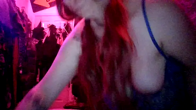 Snapshot of spunfoxxx chatting on December 18, 2025, 7:42 pm spunfoxxx online show from December 18, 2025, 7:42 pm