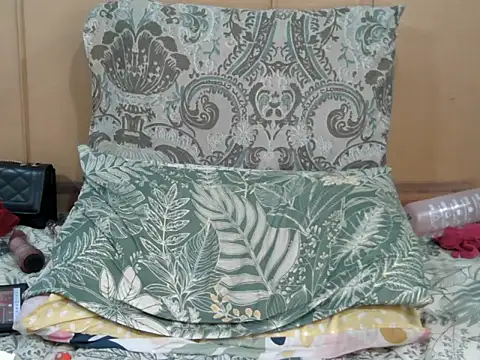 naughty horny bitch online show from February 16, 2026, 7:04 am