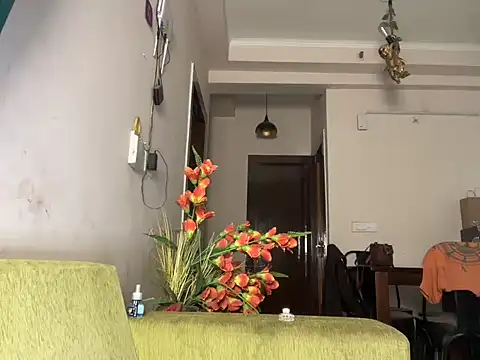 Piyyuu online show from June 19, 2026, 6:18 am
