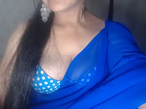 Hotronita123 online show from May 3, 2026, 5:52 pm